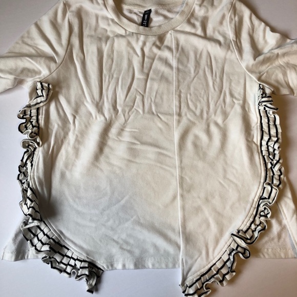 Lord & Taylor Design Lab Oversized ruffled Sweater - Picture 4 of 7